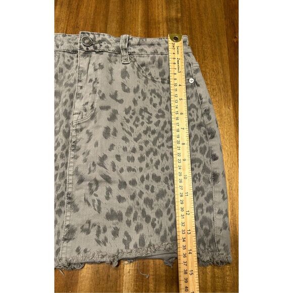 KanCan Women's Gray Leopard Print Denim Mini Skirt Size Medium - Picture 10 of 10